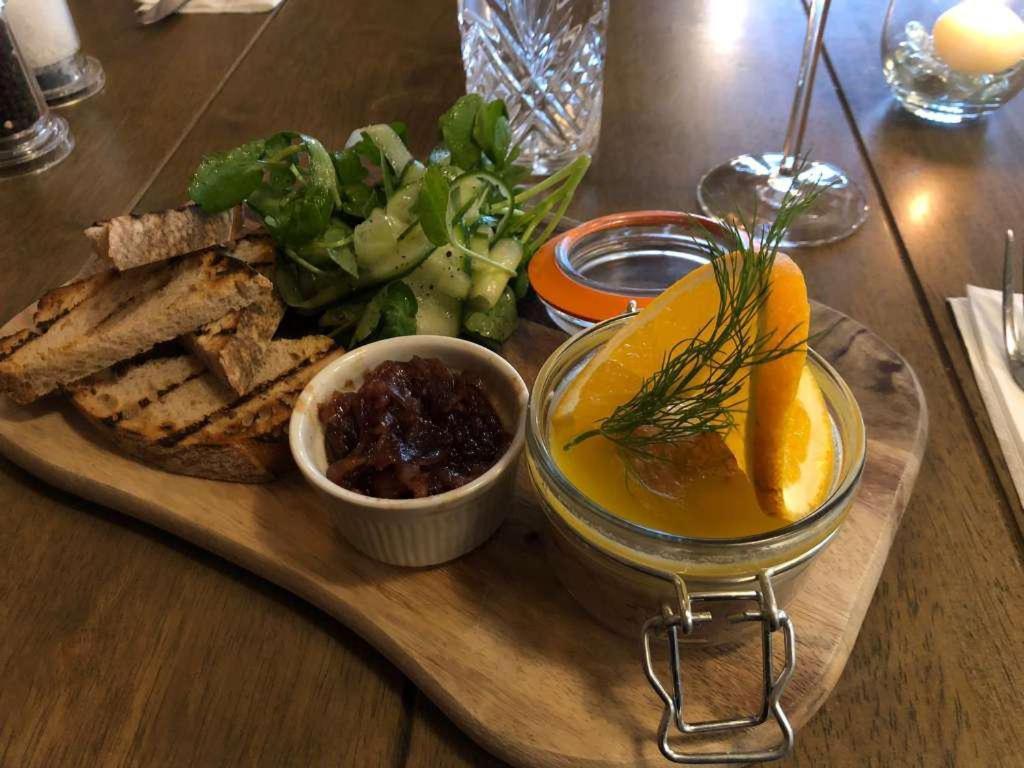 The Carpenters Arms Hotel Newbury  Eksteriør billede