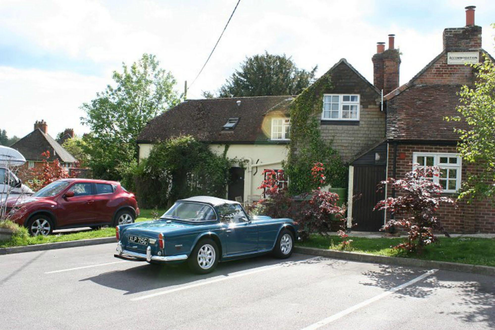 The Carpenters Arms Hotel Newbury  Eksteriør billede