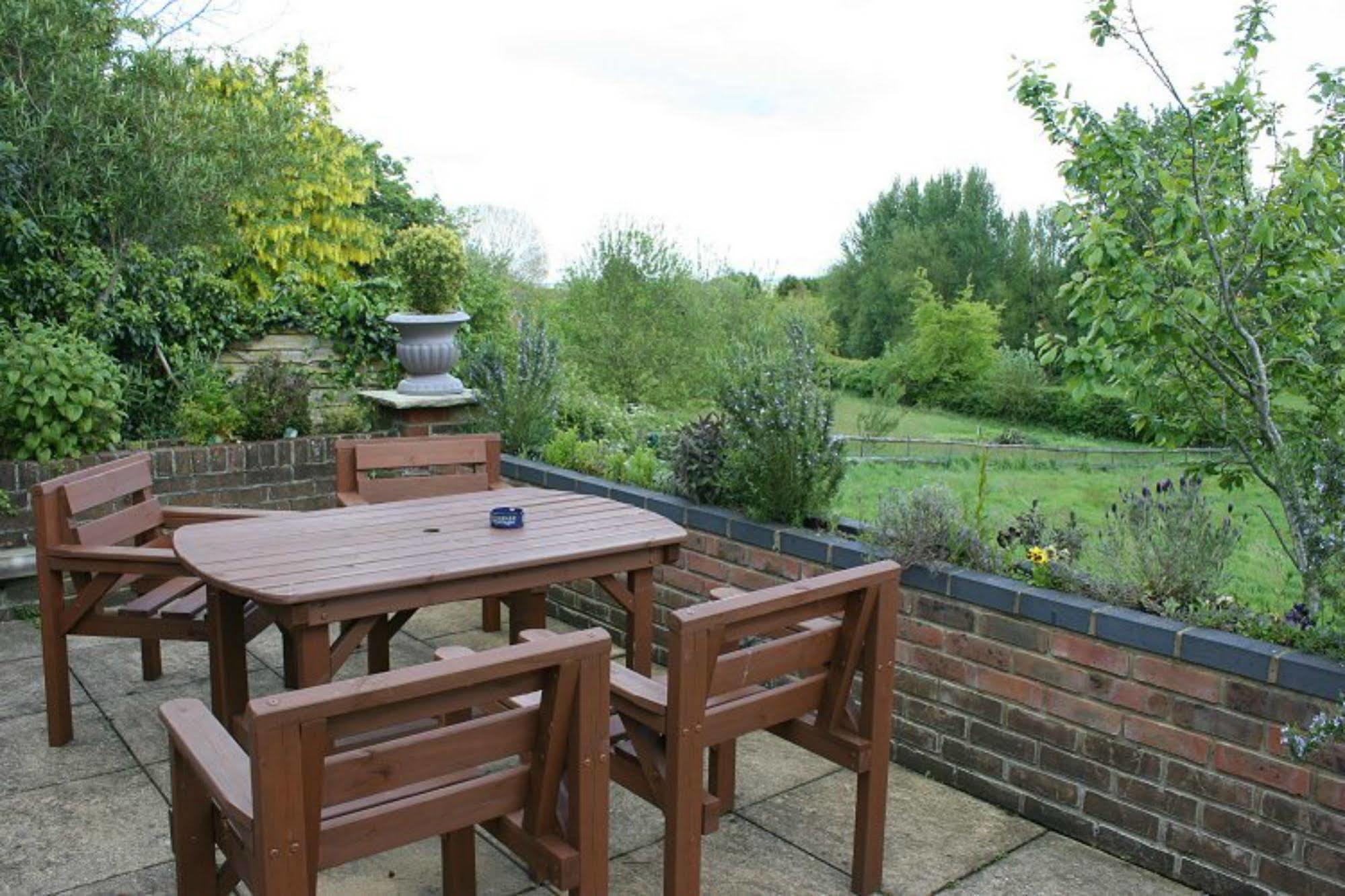 The Carpenters Arms Hotel Newbury  Eksteriør billede