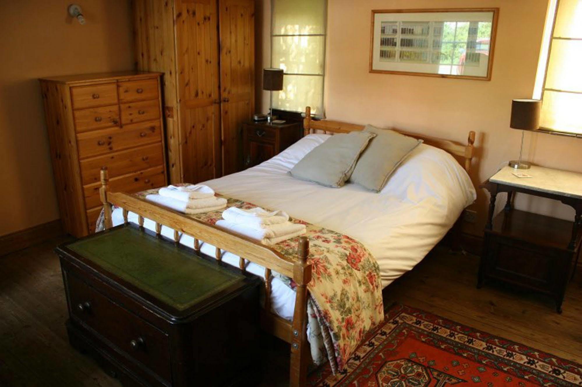 The Carpenters Arms Hotel Newbury  Eksteriør billede
