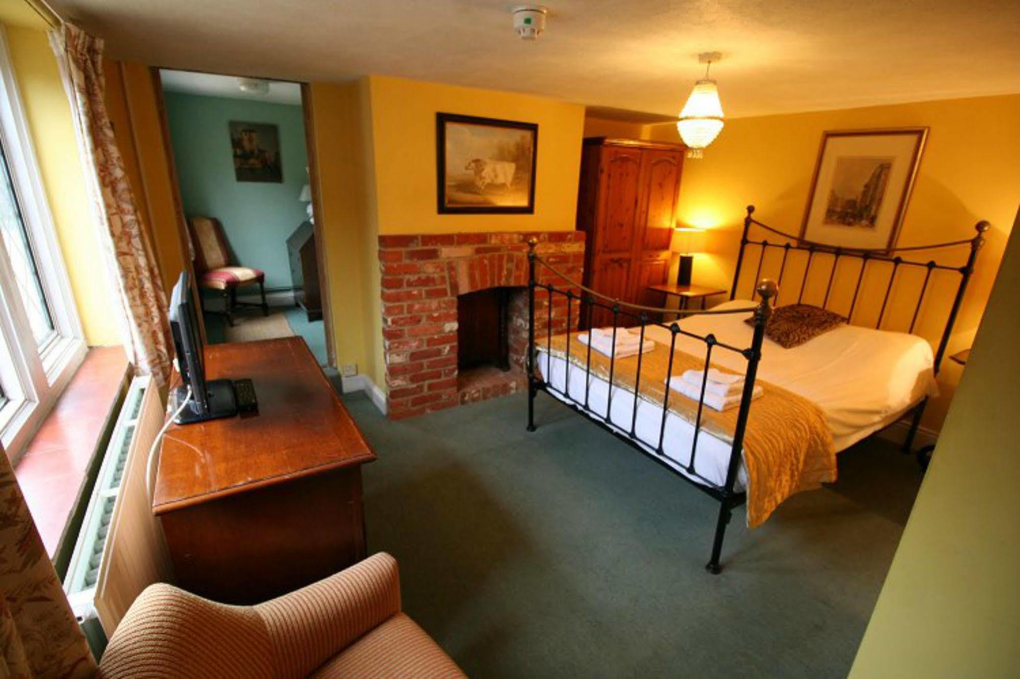 The Carpenters Arms Hotel Newbury  Eksteriør billede